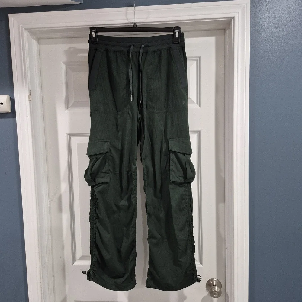 Lululemon Pants Womens Small Legacy Green Dance Studio Cargo Mid-Rise Relaxed